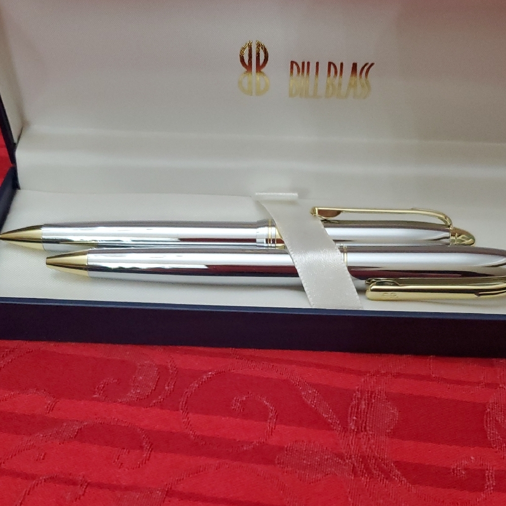 🌺 3 / $ 45 Bill Blass Dual-Tone Pen Set